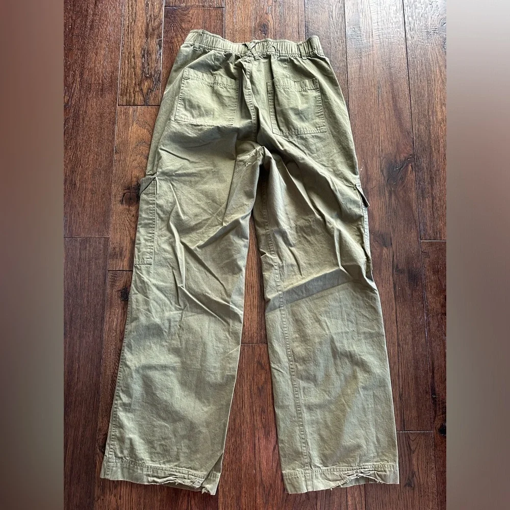 Alter’d State Women’s Olive Green Cargos Pants- size Medium